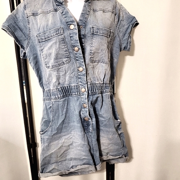 ✨ Celebrity Pink Denim Romper Medium (7-9) Juniors Cute Casual 👖☀️ - Picture 2 of 12